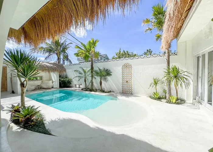 Casa Blanca Villa *