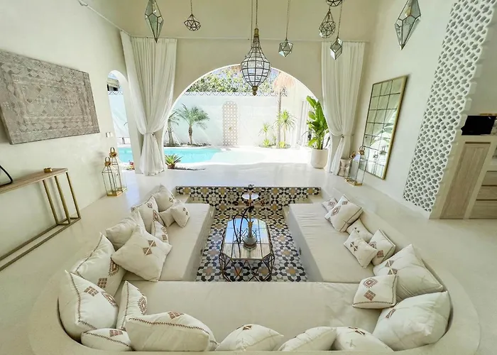 Casa Blanca Villa *